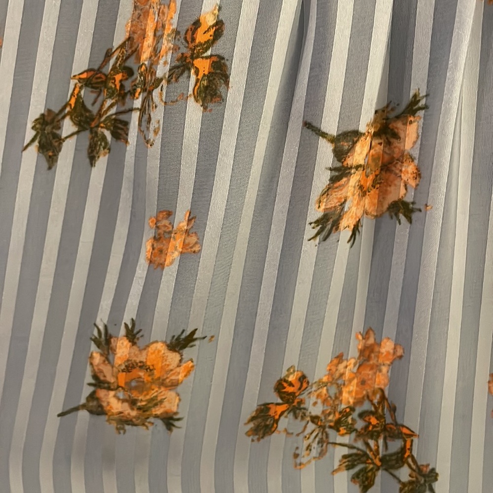 Light blue floral wrap dress - Picture 3 of 4